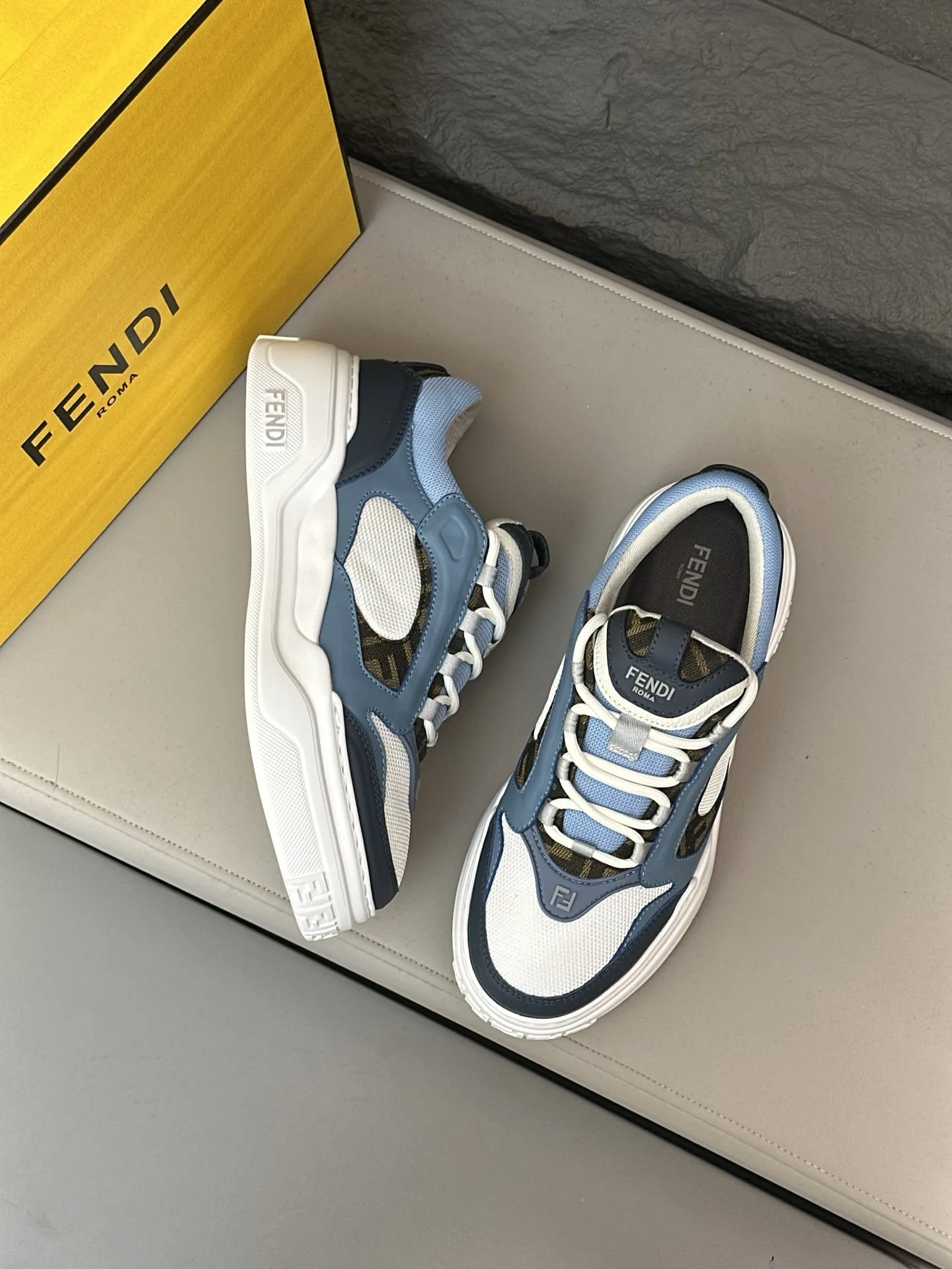 [FENDI] Fendi men's shoes 💰780💰 - High-end quality original casual sports shoes - Upper: Nappa calfskin, pebbled calfskin, tongue and heel; injection molded brand logo plastic module - Lining: brand canvas - Outsole: ultra-light T men's shoes 💰R foam rubber; molded outsole - Super high quality control, fine workmanship: highlighted (high-end, luxury, grade) -Size :39-44 (38, 45, can be customized)